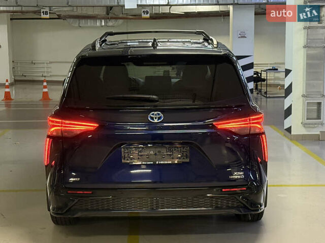 Серый Тойота Сиенна, объемом двигателя 2.5 л и пробегом 53 тыс. км за 46500 $, фото 3 на Automoto.ua