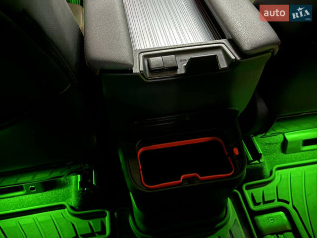 Серый Тойота Сиенна, объемом двигателя 2.5 л и пробегом 53 тыс. км за 46500 $, фото 40 на Automoto.ua