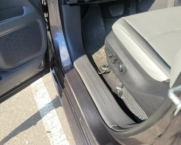 Серый Тойота Сиенна, объемом двигателя 2.49 л и пробегом 73 тыс. км за 45000 $, фото 56 на Automoto.ua