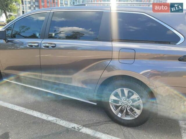 Серый Тойота Сиенна, объемом двигателя 2.49 л и пробегом 73 тыс. км за 45000 $, фото 14 на Automoto.ua