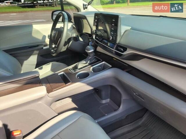 Серый Тойота Сиенна, объемом двигателя 2.49 л и пробегом 73 тыс. км за 45000 $, фото 27 на Automoto.ua