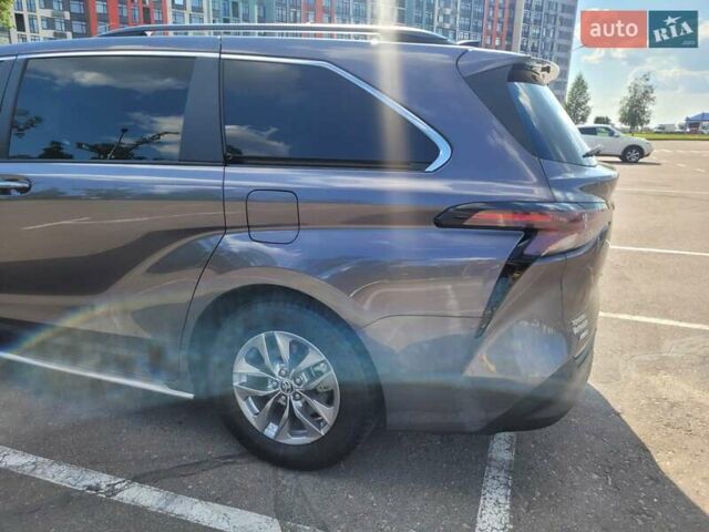 Серый Тойота Сиенна, объемом двигателя 2.49 л и пробегом 73 тыс. км за 45000 $, фото 13 на Automoto.ua