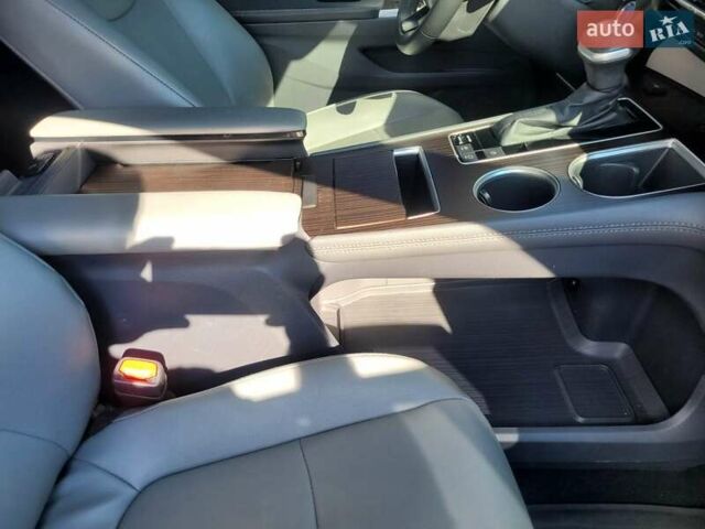 Серый Тойота Сиенна, объемом двигателя 2.49 л и пробегом 73 тыс. км за 45000 $, фото 28 на Automoto.ua