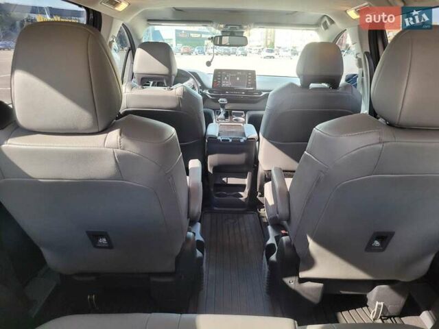 Серый Тойота Сиенна, объемом двигателя 2.49 л и пробегом 73 тыс. км за 45000 $, фото 60 на Automoto.ua