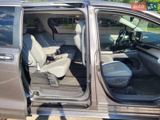 Серый Тойота Сиенна, объемом двигателя 2.49 л и пробегом 73 тыс. км за 45000 $, фото 31 на Automoto.ua