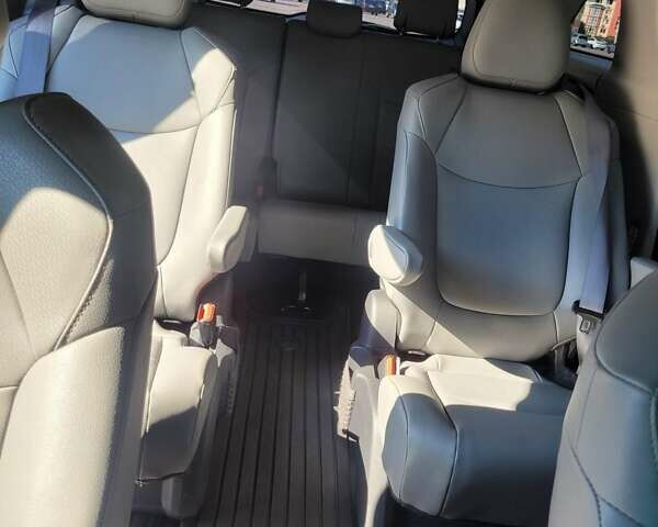 Сірий Тойота Сієнна, об'ємом двигуна 2.49 л та пробігом 76 тис. км за 44000 $, фото 36 на Automoto.ua