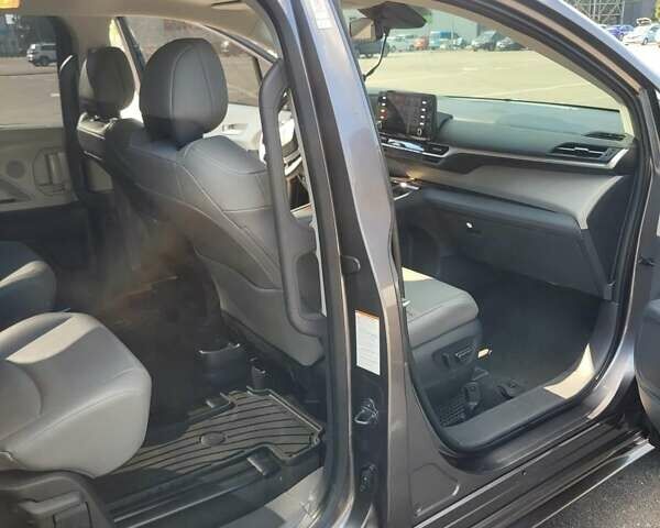 Серый Тойота Сиенна, объемом двигателя 2.49 л и пробегом 73 тыс. км за 45000 $, фото 64 на Automoto.ua