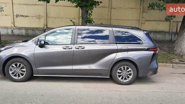 Сірий Тойота Сієнна, об'ємом двигуна 2.5 л та пробігом 150 тис. км за 29000 $, фото 4 на Automoto.ua