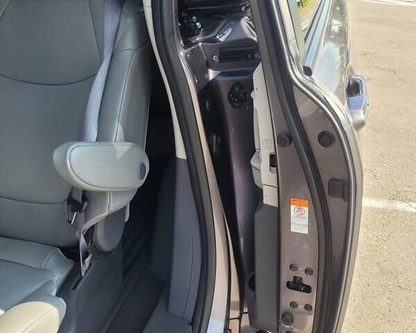 Серый Тойота Сиенна, объемом двигателя 2.49 л и пробегом 73 тыс. км за 45000 $, фото 57 на Automoto.ua