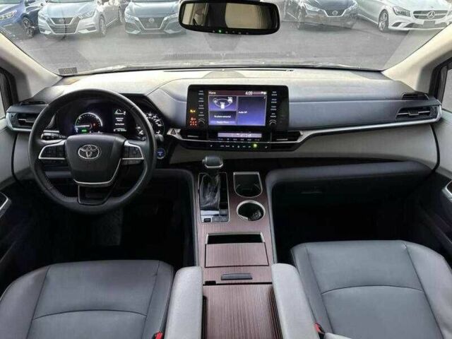 Серый Тойота Сиенна, объемом двигателя 2.5 л и пробегом 12 тыс. км за 17300 $, фото 8 на Automoto.ua