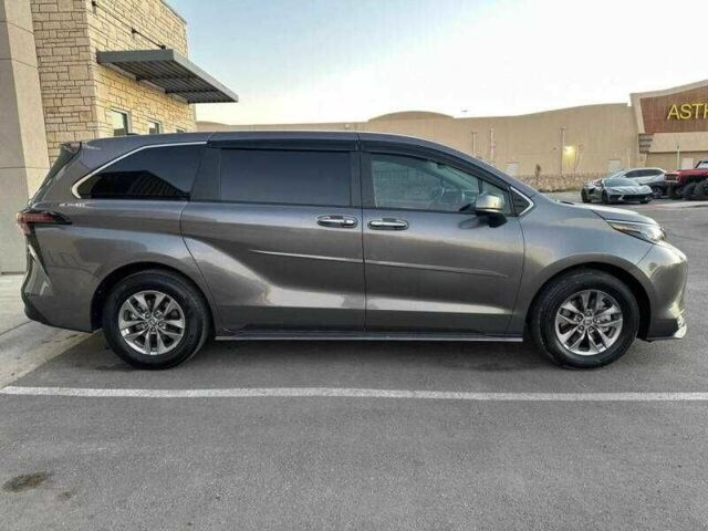 Серый Тойота Сиенна, объемом двигателя 2.5 л и пробегом 12 тыс. км за 17300 $, фото 4 на Automoto.ua