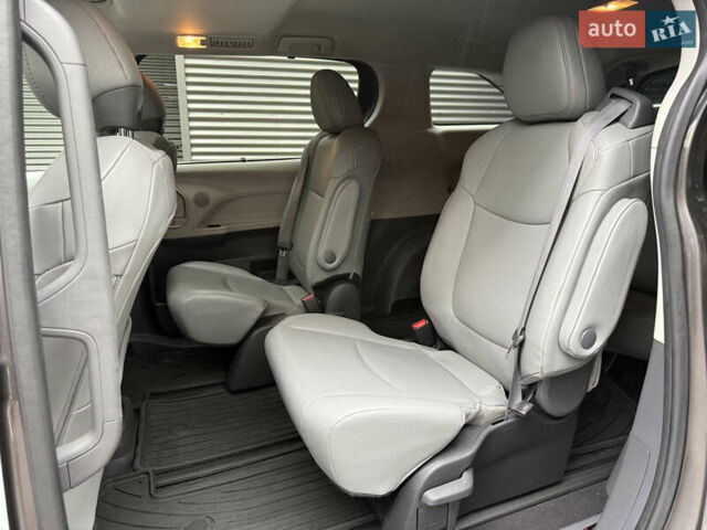 Серый Тойота Сиенна, объемом двигателя 2.5 л и пробегом 91 тыс. км за 41500 $, фото 22 на Automoto.ua