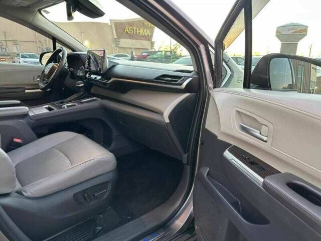 Серый Тойота Сиенна, объемом двигателя 2.5 л и пробегом 12 тыс. км за 17300 $, фото 12 на Automoto.ua