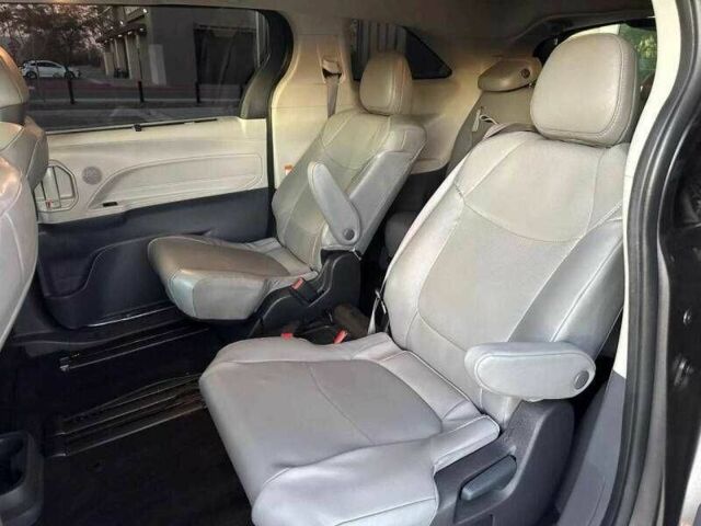 Серый Тойота Сиенна, объемом двигателя 2.5 л и пробегом 12 тыс. км за 17300 $, фото 13 на Automoto.ua