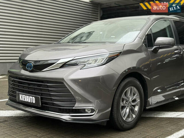 Серый Тойота Сиенна, объемом двигателя 2.5 л и пробегом 91 тыс. км за 41500 $, фото 1 на Automoto.ua