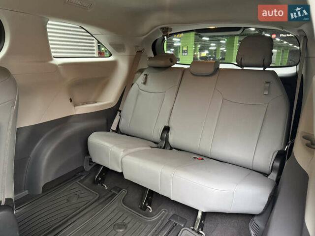 Серый Тойота Сиенна, объемом двигателя 2.5 л и пробегом 91 тыс. км за 41500 $, фото 23 на Automoto.ua