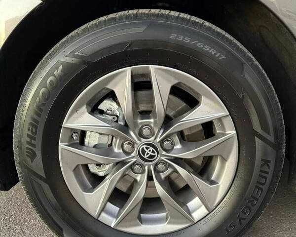 Серый Тойота Сиенна, объемом двигателя 2.5 л и пробегом 12 тыс. км за 17300 $, фото 18 на Automoto.ua