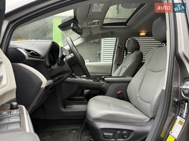 Серый Тойота Сиенна, объемом двигателя 2.5 л и пробегом 91 тыс. км за 41500 $, фото 12 на Automoto.ua