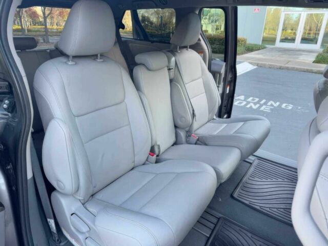 Сірий Тойота Сієнна, об'ємом двигуна 3.5 л та пробігом 48 тис. км за 14000 $, фото 15 на Automoto.ua