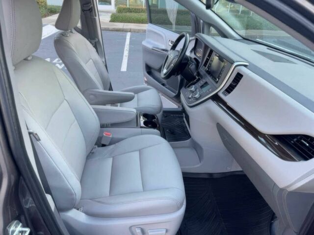 Сірий Тойота Сієнна, об'ємом двигуна 3.5 л та пробігом 48 тис. км за 14000 $, фото 9 на Automoto.ua