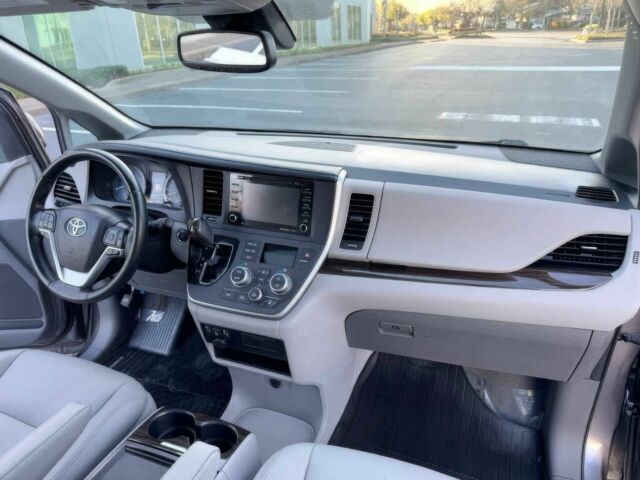 Сірий Тойота Сієнна, об'ємом двигуна 3.5 л та пробігом 48 тис. км за 14000 $, фото 8 на Automoto.ua