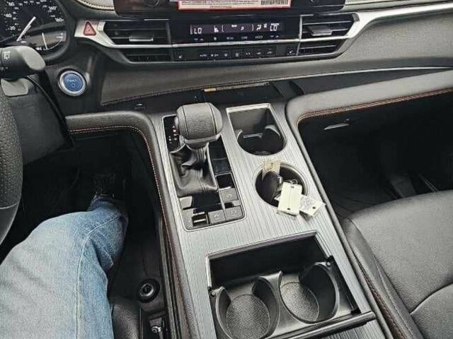 Серый Тойота Сиенна, объемом двигателя 0 л и пробегом 23 тыс. км за 47800 $, фото 5 на Automoto.ua