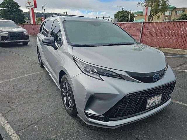 Серый Тойота Сиенна, объемом двигателя 0 л и пробегом 23 тыс. км за 47800 $, фото 1 на Automoto.ua