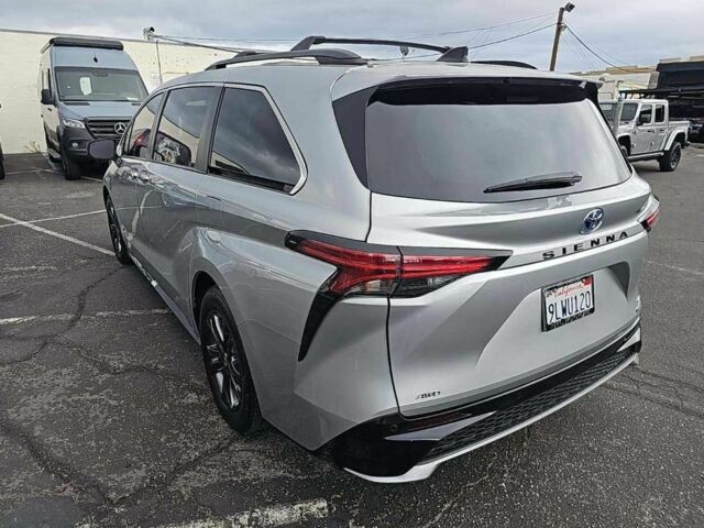 Серый Тойота Сиенна, объемом двигателя 0 л и пробегом 23 тыс. км за 47800 $, фото 2 на Automoto.ua