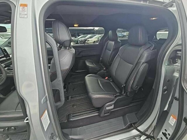 Серый Тойота Сиенна, объемом двигателя 0 л и пробегом 23 тыс. км за 47800 $, фото 7 на Automoto.ua