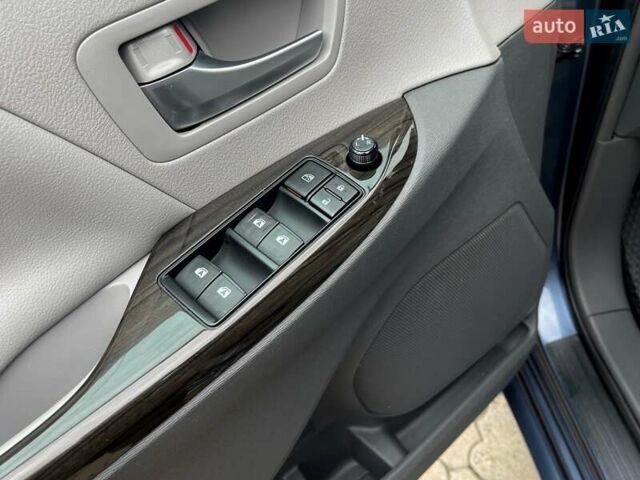 Синий Тойота Сиенна, объемом двигателя 3.46 л и пробегом 140 тыс. км за 22100 $, фото 13 на Automoto.ua