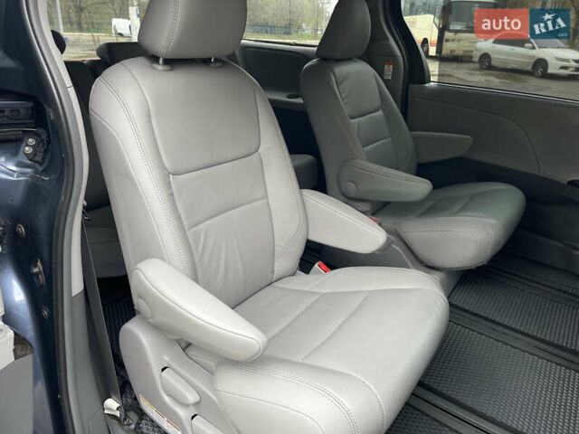 Синій Тойота Сієнна, об'ємом двигуна 3.46 л та пробігом 143 тис. км за 21300 $, фото 29 на Automoto.ua