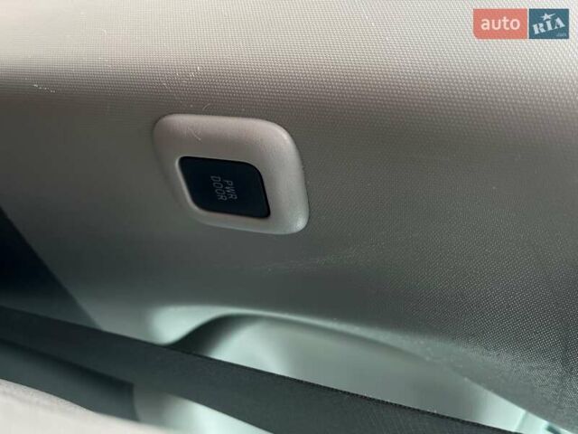 Синий Тойота Сиенна, объемом двигателя 3.46 л и пробегом 140 тыс. км за 22100 $, фото 20 на Automoto.ua