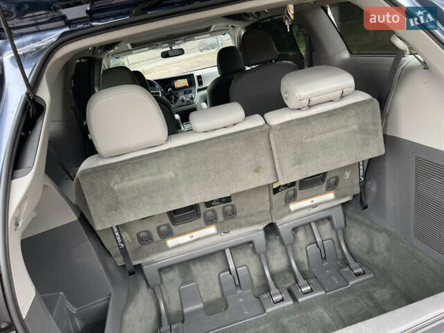 Синій Тойота Сієнна, об'ємом двигуна 3.46 л та пробігом 143 тис. км за 21300 $, фото 27 на Automoto.ua