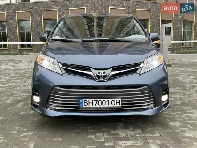 Синій Тойота Сієнна, об'ємом двигуна 3.46 л та пробігом 143 тис. км за 21300 $, фото 2 на Automoto.ua