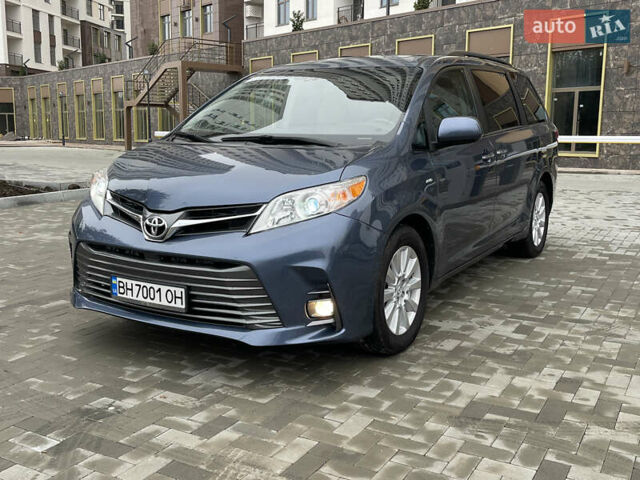 Синій Тойота Сієнна, об'ємом двигуна 3.46 л та пробігом 143 тис. км за 21300 $, фото 1 на Automoto.ua