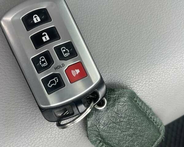 Синий Тойота Сиенна, объемом двигателя 3.46 л и пробегом 140 тыс. км за 22100 $, фото 27 на Automoto.ua