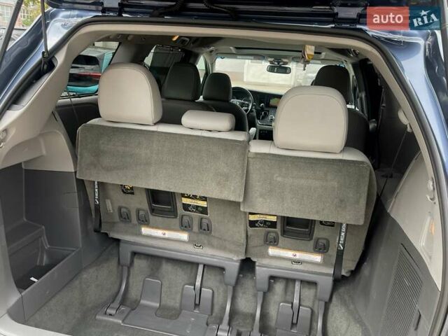 Синий Тойота Сиенна, объемом двигателя 3.46 л и пробегом 140 тыс. км за 22100 $, фото 23 на Automoto.ua