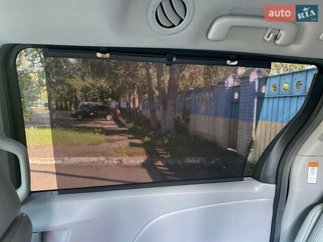 Синий Тойота Сиенна, объемом двигателя 3.46 л и пробегом 223 тыс. км за 22900 $, фото 19 на Automoto.ua