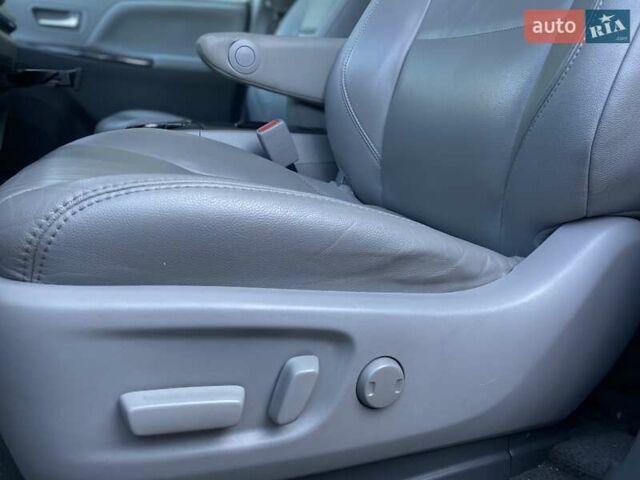 Синий Тойота Сиенна, объемом двигателя 3.46 л и пробегом 223 тыс. км за 22900 $, фото 12 на Automoto.ua