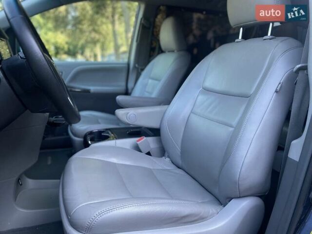 Синий Тойота Сиенна, объемом двигателя 3.46 л и пробегом 223 тыс. км за 22900 $, фото 13 на Automoto.ua