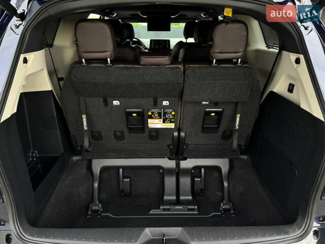 Синий Тойота Сиенна, объемом двигателя 2.49 л и пробегом 16 тыс. км за 59500 $, фото 54 на Automoto.ua