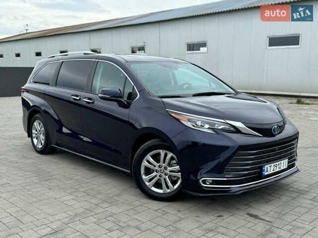 Синий Тойота Сиенна, объемом двигателя 2.49 л и пробегом 16 тыс. км за 59500 $, фото 2 на Automoto.ua