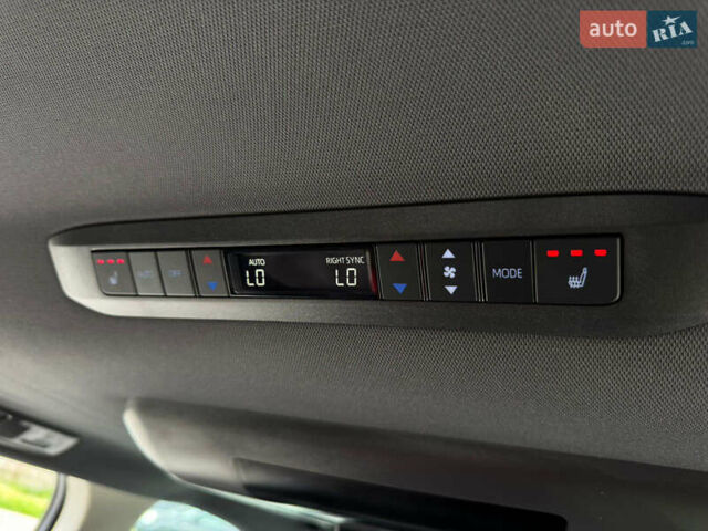 Синий Тойота Сиенна, объемом двигателя 2.49 л и пробегом 16 тыс. км за 59500 $, фото 56 на Automoto.ua