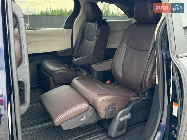 Синий Тойота Сиенна, объемом двигателя 2.49 л и пробегом 16 тыс. км за 59500 $, фото 53 на Automoto.ua