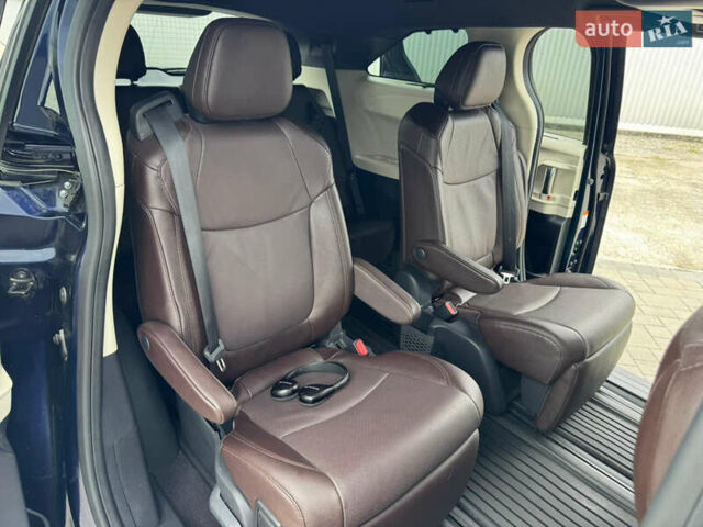 Синий Тойота Сиенна, объемом двигателя 2.49 л и пробегом 16 тыс. км за 59500 $, фото 55 на Automoto.ua