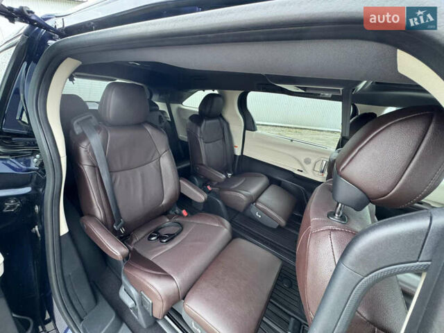 Синий Тойота Сиенна, объемом двигателя 2.49 л и пробегом 16 тыс. км за 59500 $, фото 28 на Automoto.ua