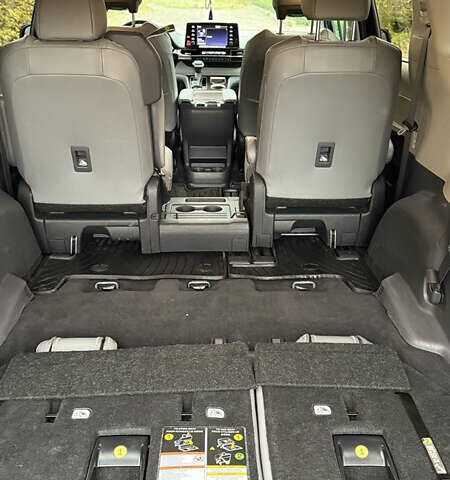 Синий Тойота Сиенна, объемом двигателя 2.49 л и пробегом 20 тыс. км за 62500 $, фото 35 на Automoto.ua