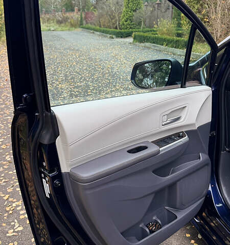 Синий Тойота Сиенна, объемом двигателя 2.49 л и пробегом 20 тыс. км за 62500 $, фото 14 на Automoto.ua