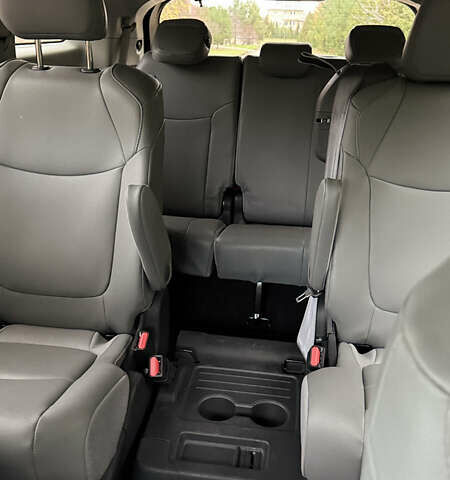 Синий Тойота Сиенна, объемом двигателя 2.49 л и пробегом 20 тыс. км за 62500 $, фото 6 на Automoto.ua