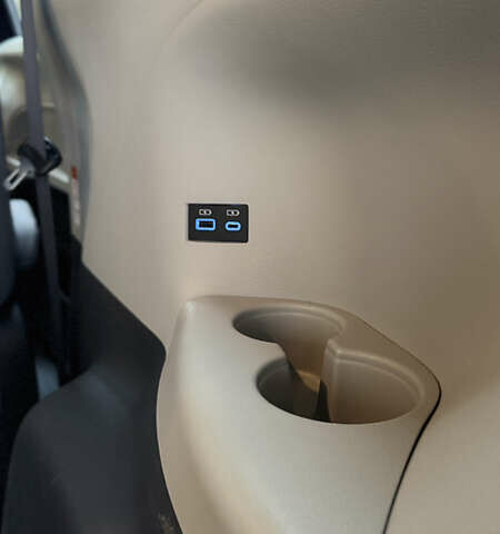 Синий Тойота Сиенна, объемом двигателя 2.49 л и пробегом 20 тыс. км за 62500 $, фото 38 на Automoto.ua